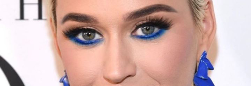 Sombras de ojos en azul blue pantone