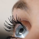 Maquillaje ligero con la tendencia pantone 2026